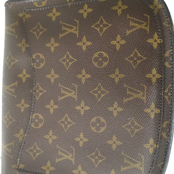 Authentic vintage Louis Vuitton cross body bag. - Picture 2 of 9